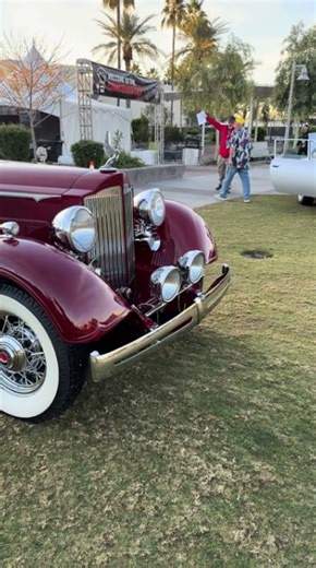 The unique feature behind these 1937 Packard driving lights