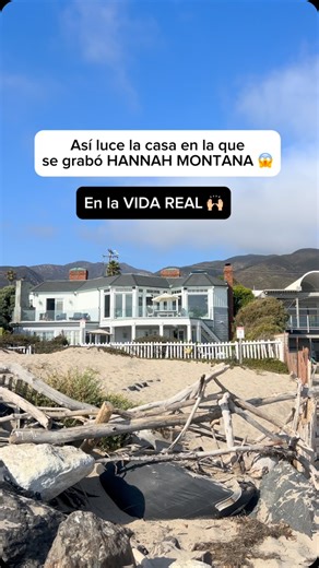 Yomara Gourdet on Instagram: "Está es la casa en la que se grabó la famosa serie de Hannah Montana en la vida real 🤩 📍 30760 Broad Beach Rd, Malibu, CA 90265 #hannahmontana #mileycyrus #miley #malibu #california #losangeles #casadecelebridades #famosos #celebridades #modelos #casas #home"