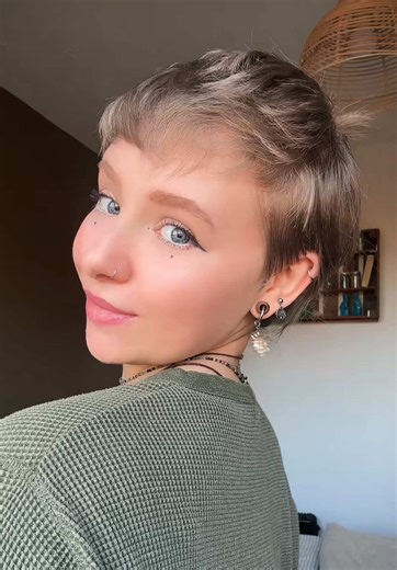 Pixie mullet mohawk bun up-do🪐 - - - - #uniquehair #fairyhair #alt