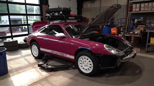 Building a custom Porsche 911 online