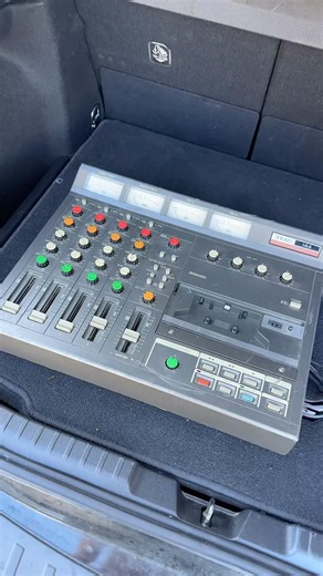 TEAC 144 Tascam tape cassette recorder for $10 at the flea market. #fleamarketfinds #audioengineer