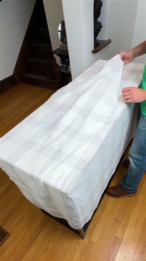 Perfect Tablecloth Folding Trick 🎈