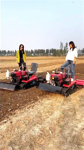 Girls Driving Mini Tractor in the Field – Smart 🚜🌾 #SmartFarming #MiniTractor #ModernAgriculture
