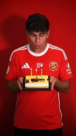 Gimnàstic de Tarragona on Instagram: "🎂 Per molts anys, @anderzoilo‼️ 🌟 El lateral del Nàstic celebra el seu 26è aniversari #FEtsdeFerro"