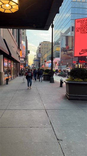 New York Here – aesthetic NYC walks & vibes. ✨ Explore urban streets, culture & hidden corners 🌆 Daily New York lifestyle videos & city rhythm 🎥 For dreamers, creators & lovers of city aesthetics #manifestyourdreams #newyork #newyorkcity#nyc | New York Here