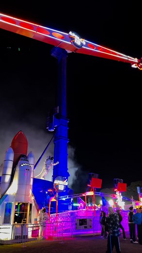 Apollo 13 - Confirmed For Rushden Feast Fair! One ride I always look forward to seeing! Just look at the size of this!! #rushdenfair #funfair #feastfair #fblifestyle | Franks' Fun Fair Photos