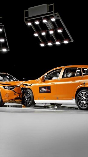 302K views · 1.2K reactions | From simulation to test – a behind-the-scenes look at Mercedes-Benz's commitment to safety. We don't just rely on simulations; we put our cars to the test to ensure a high safety level. See the comparison between simulations and the real, first ever public crash test where we let two electric cars collide. #MercedesBenz #AllforSafety #Crashtest #ElectricCars #Safety | Mercedes-Benz | Facebook