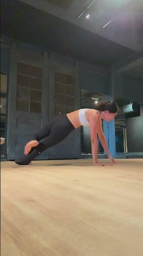 A power yoga flow—full class now on the channel #yogaflow #yogaforstrengthandflexibility
