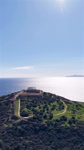 Golden light. Endless blue. Timeless history. Flying above the legendary Temple of Poseidon in Cape Sounion — where sea meets myth and every frame feels eternal. 🌊 This isn’t just a drone shot. It’s perspective. It’s power. It’s presence. If your brand deserves views like this… Let’s make it iconic. 🎥✨#visit #greece #fyp #pageforyou #dji