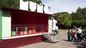 De l’art dans un camion: un musée mobile s’invite dans trois communes du nord des Ardennes