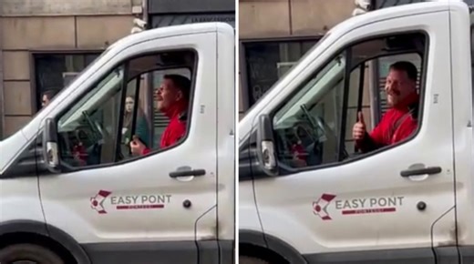 Roma, operaio bloccato nel traffico canta come un professionista: i passanti lo applaudono