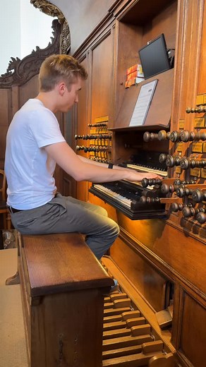 25K views · 9.1K reactions | This organ in The Hague is just amazing.. probably one of the best in the NL! 朗 #organ #church #kirche #churchorgan #organistsofinstagram #organist #orgue #opera #classical #classic #musik #music #netherlands #europe | Paul Fey - Organist & Composer | Facebook