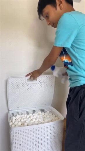 Zaraan Cheema | Anyone else ever find a marshmallow like THIS 😂🍬 #Marshmallow #ViralReels #TrendingReels #FunnyFood #FoodReels | Instagram