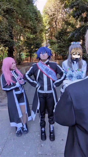 四季お誕生日おめでとう~!! はっぴーばーすでぃとぅーゆーｵ⤵︎ ︎ﾚ⤴︎!! それを見せられてるお前らwww(爆笑) こんなくだらないことに付き合ってくれる優しいまいふれんず🫶🏻⬇ ⚙️▶@000oreo_cos ⛵▶@ゆゆちゃん 🐉▶@りり #桃源暗鬼コスプレ #一ノ瀬四季コスプレ #池アコ #コスプレ