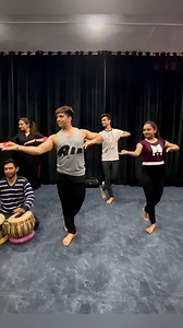 #Tihaai Composed & Choreographed by: Kumar Sharma Performers: @Kumar Sharma @Eshika Choomer @Mridul Rajpal @Anmol Sood Tabla: Rishab Sharma #kathak #kathakrockers #kumarsharma #kumarsharmachoreography #indiandance #reels #instagram #explore | Kumar Sharma