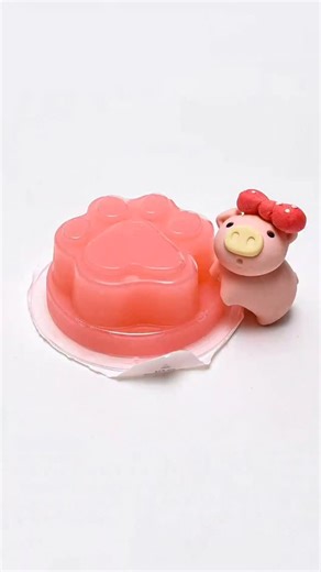 Brainier⚡ on Instagram: "Piggy is eating Delicious Jelly 🐷❤️"