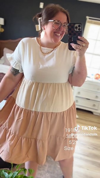 This Colorblock ruffle dress is perfect!! #dress #ruffledress #outfitinspo #springfashion #casualoutfits