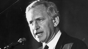 Former Liberal leader Andrew Peacock dies aged 82