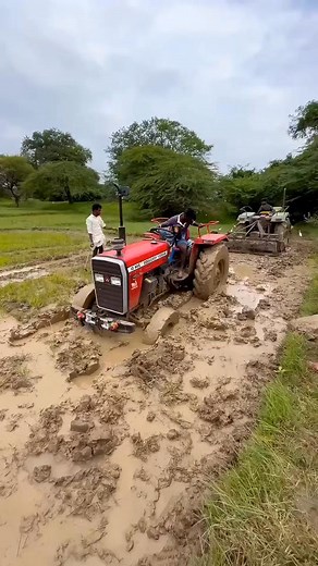 108K views · 576 reactions | Helping in mud  #tractorlover #tractor #viralvideo #videoviral #tractorlife #tractors #tractorvideo #tractorvideos | Tractor Wala | Facebook