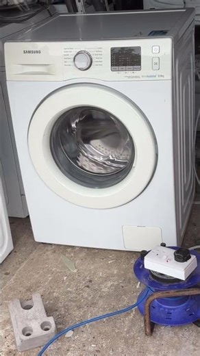 Samsung WF80F5E0W2W washing machine || Bounce bounce!