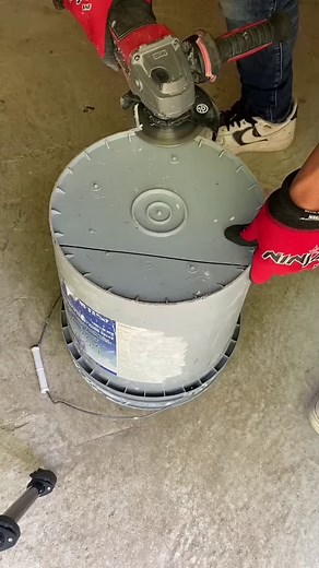 59M views · 614K reactions | Cómo hacer un recogedor de basura | Elder Diaz | Facebook