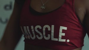 clip-11895794-fit-woman-taking-her-shirt-off