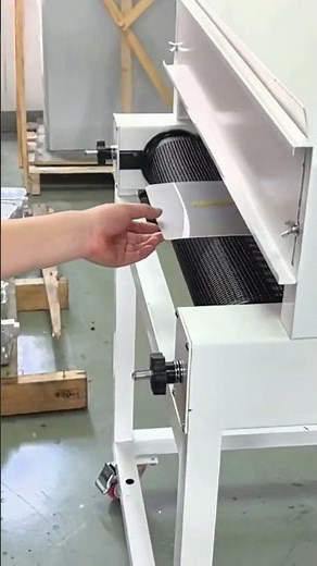 Line screen printing machine.