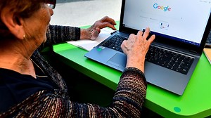 La fracture numérique enfin sous le seuil des 10% en Belgique - RTBF Actus