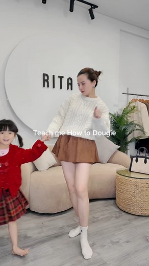 9.2K views · 36 reactions | “Teach me How to Dougie” - Vẫn chưa hết luỵ bài này mn ơi 來. Link mua đồ Rita để dưới phần bình luận nhá  | Rita Daily | Facebook