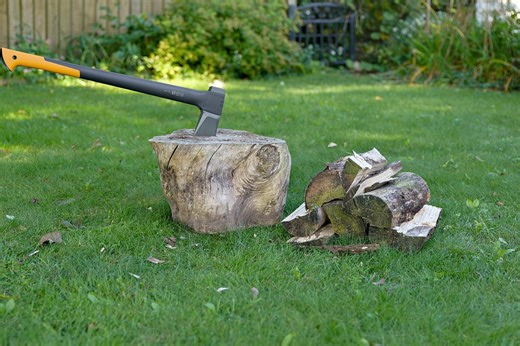 The secret to splitting wood with an axe safely