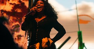 SZA's first arena tour includes a stop at the Wells Fargo Center next year