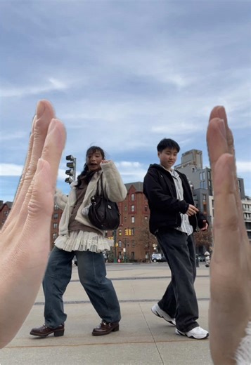 i get it you get it we get it they get it (ib: @E) @tiner 🧟‍♂️ #outfitcheck #besties #couple #siblingsordating