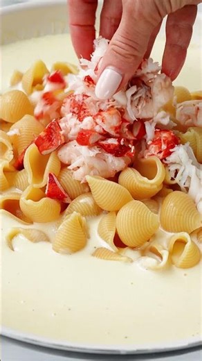 Lobster Mac and Cheese (The Most Luxurious Mac You Will Ever Make) 🦞