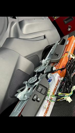 Power windows kit with Harness For Hiace Commuter From 2006 ro 2019 and Decontent Commuter.Php. Available in black color.Power Window Complete Set Kit🔹2 Pcs sidings 🔹2pcs window mechanism 🔹2pcs window switch cover🔹1 driver's switch🔹1 passenger side switch. Php. 12,500 | Autoserve Automotive Industry