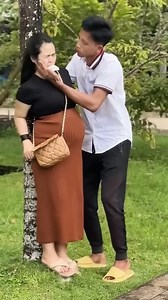 "The Brave Stranger's Clever Rescue 😱 #shorts #helping #kindness | Viral Tube 2590