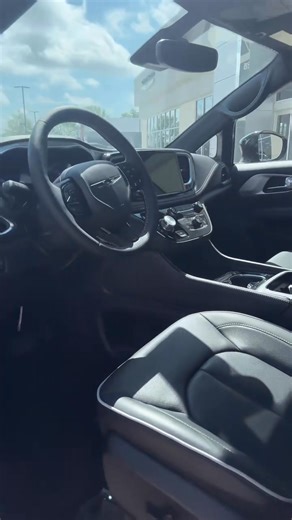 Check out this new 2025 Chrysler Pacifica Limited! Come see us and...