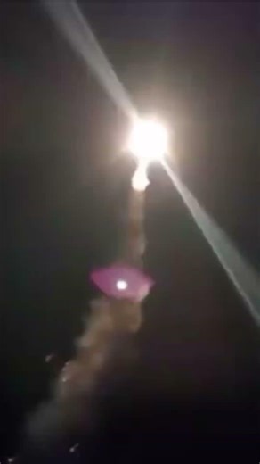 Blue top strobe #shellcracker #fireworks #pyrotechnica #pyrotechnics #rocketfireworks #pyro #loud