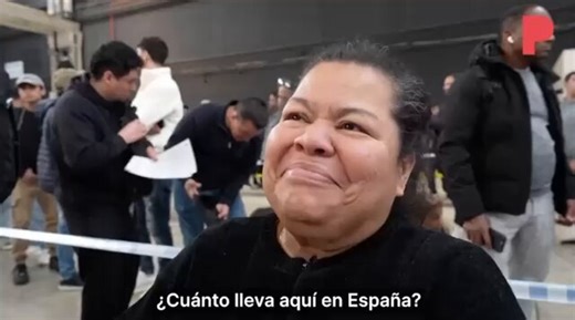 Solo pensar que algún día mi padre necesite ser atendido después de trabajar toda la puta vida como un borrico y habiendo pisado una consulta menos que un sociata una obra, y le pongan en espera para atender a William Bongu o a Evelyn Ricarda, jugando con su salud, hace que Adolf Hitler se me quede a la extrema izquierda.