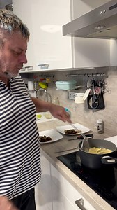 401K views · 1.8K reactions | Víš jak správně smažit hranolky, jak na to? #humor #happy #hranolky #fyp #tips #cooking #cook #viralvideo #jaknato #learning #going #viral #video #trendy #funnyvideo #vařit #sranda #zábava #jdemežrát | Glouton | Facebook