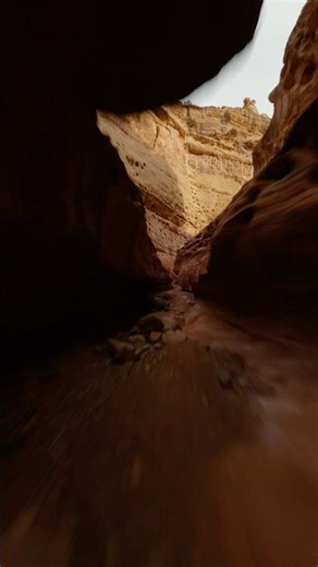 Flying Drones on Mars 🎥 #fpvdrone #cinematicfpv #utahdesert