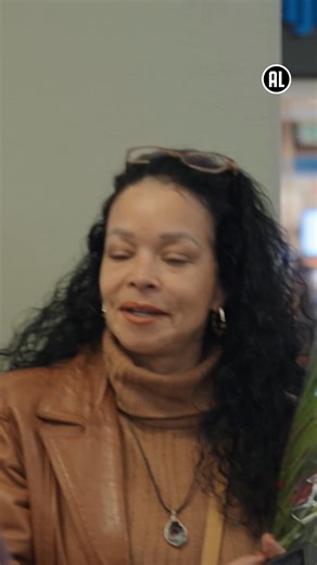 Moeder en dochter worden na 16 jaar herenigd in Hello Goodbye. 💕 Stream Hello Goodbye op NPO Start. #KRONCRV #HelloGoodbye | KRO-NCRV