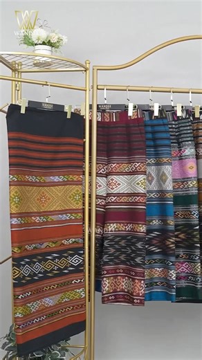 21K reactions · 693 shares | ผ้าลื้อเมืองเงิน งดงามแวววาว น่าสวมใส่ที่สุดค่ะ 殺 | Wandee Luxury Style | Facebook