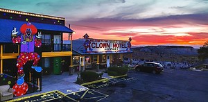 The Clown Motel - USA's Most Terrifying Accommodation