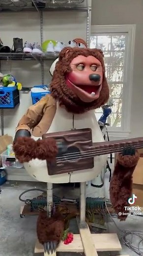 animatronic Billy bob