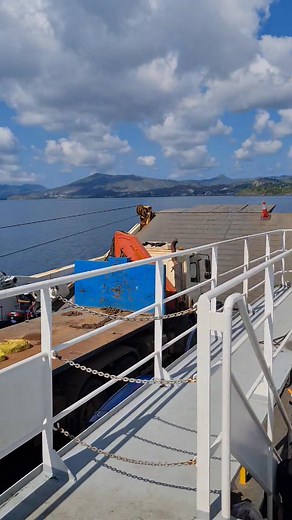 Après 10h de vol, nous avons atterri au cœur de l'océan indien MAYOTTE 976 💖. Direction grande terre par la barge qui la relie avec la petite terre. | Lamptey Nii