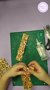 567 reactions · 148 shares | ¿Te gustaría hacer letras corpóreas? Te enseñamos a hacerlas con solo 3 herramientas: una tijera, cutter y regla!! si, a mano, sin ploter! ¡¡Con este taller vas a poder diseñarlas en ps, imprimirlas y armarlas!! Incluye ps potable y moldes de letras en formato png Si nunca usaste el programa tranquila... te enseñamos a usar las herramientas necesarias para podes diseñarlas | Rincon de Ideas | Facebook