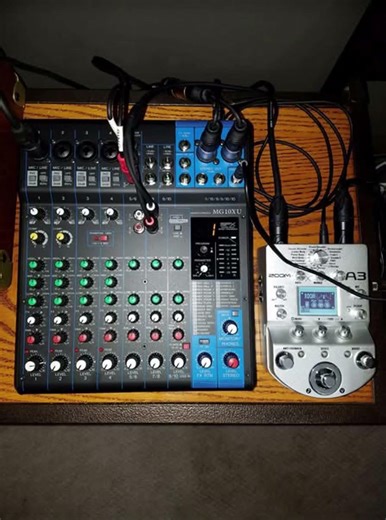 Profesionálny viac kanálový audio mixážny pult