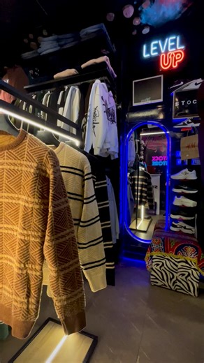 Stock store on Instagram‎: "New collection ❤️‍🔥 راوند قطيفة كثافة وماتريال عاليه جدا متاح ب٣ الوان اجمد من بعض 🤩 Size : M l xl 2xl 📍المحمودية شارع برج الشروق بجوار مطعم قصر الضيافة متاح شحن لجميع المحافظات ✈️✈️"‎