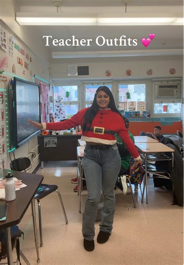 Ft my students today 🥳💚 2 more days till break ❤️ #teachersoftiktok | teacher outfit