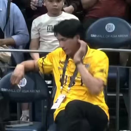 KC CORTEZ NAGPANALO NUNG FIRST TWO SETS SABAY SI TAKS IBABABAD SA DULO NAPANOOD KO NA YAN!!!!!!